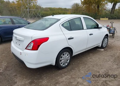 2018 Nissan Versa 1.6 S z USA, uszkodzony, nr VIN 3N1CN7AP0JL805068